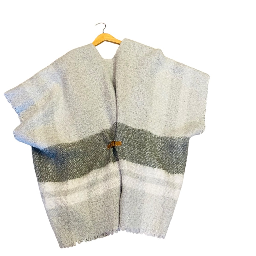 ⭐️ AERIE Gray Oversized Poncho - Picture 4 of 7